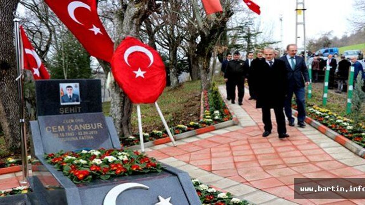 Şehit Cem Kanbur, Kabri Başında Anıldı