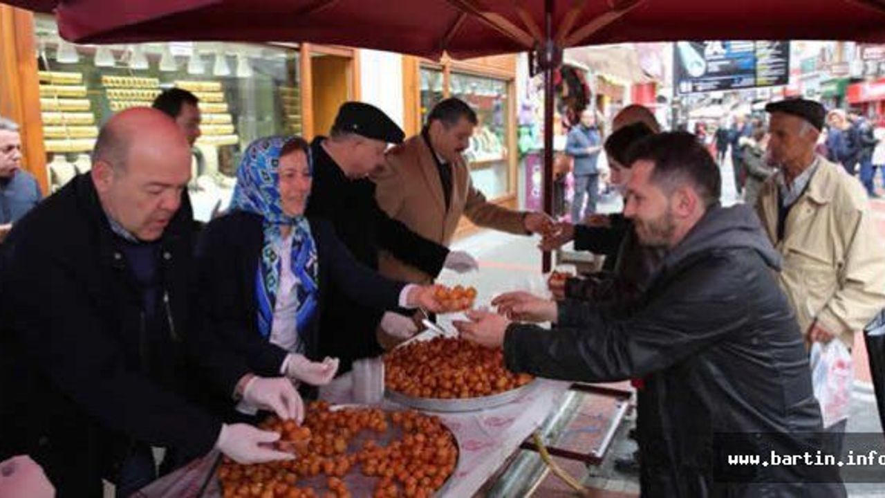 3 Bin kişiye lokma tatlısı ikram edildi