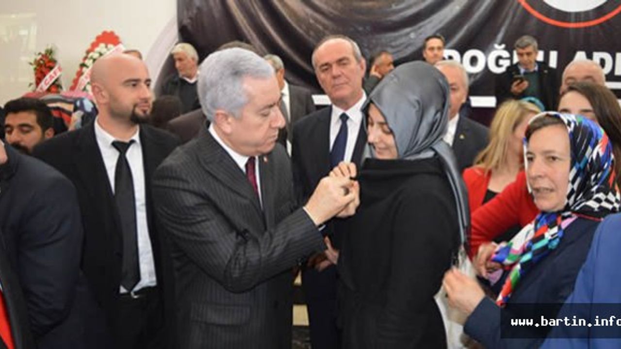 Bartın'da 400 kişiye MHP Rozeti