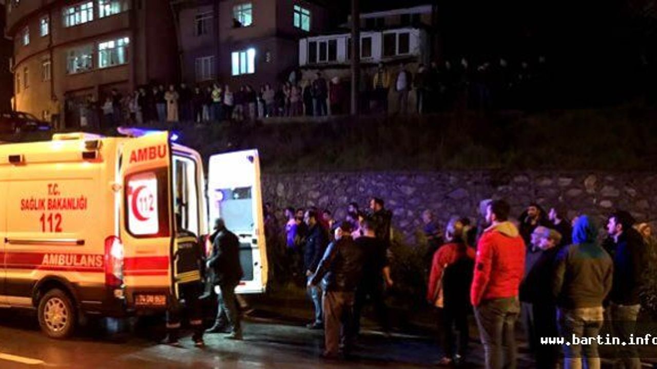 Otomobil yoldan aşağı düştü: 1 ölü, 2 yaralı