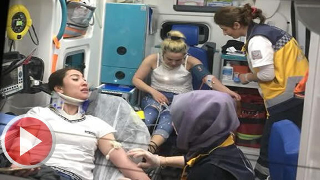 Şaka yapmak için eşinin aracını sıkıştırdı: 5 Yaralı