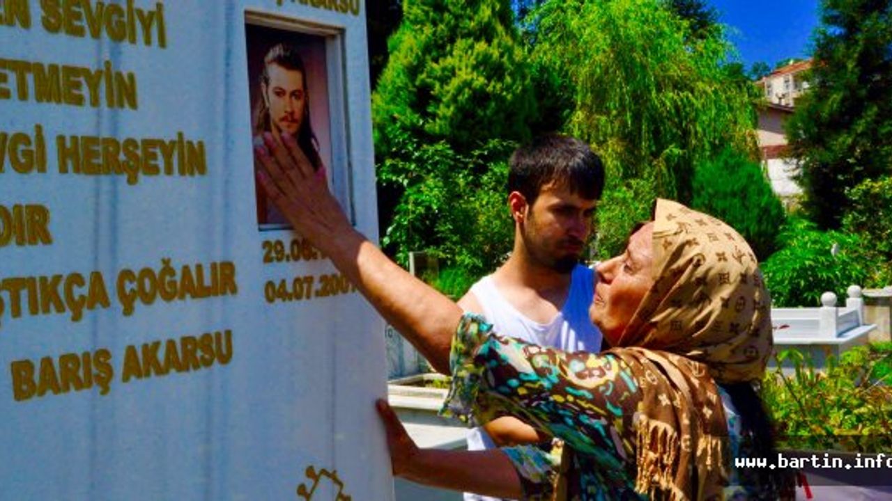 Barış Akarsu Doğum Gününde Mezarı Başında Anıldı