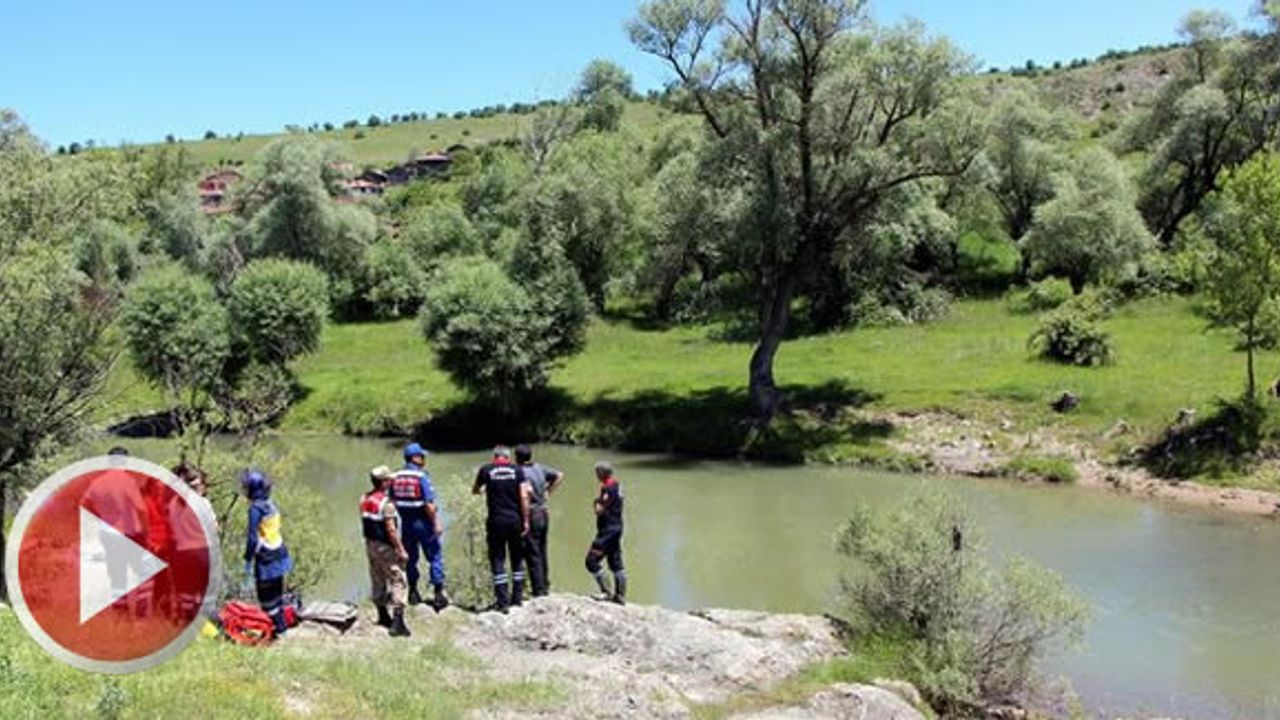 Serinlemek için dereye giren çocuk boğuldu