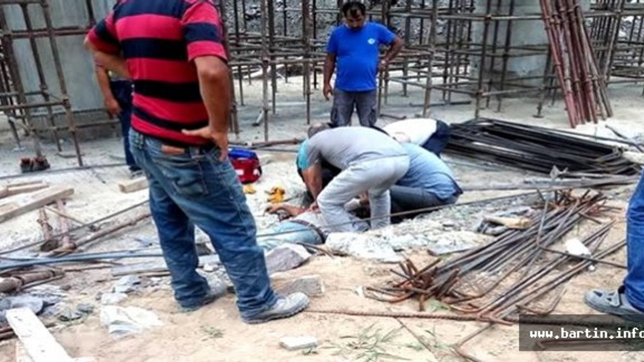 Viyadük inşaatında iskeleden düşen işçi öldü