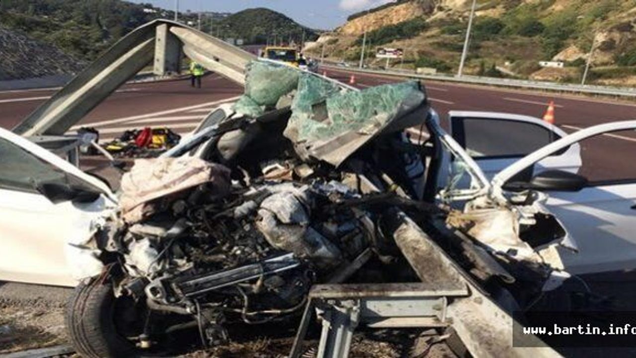 Bariyere Ok Gibi Saplandı: 3 Ölü, 1 yaralı