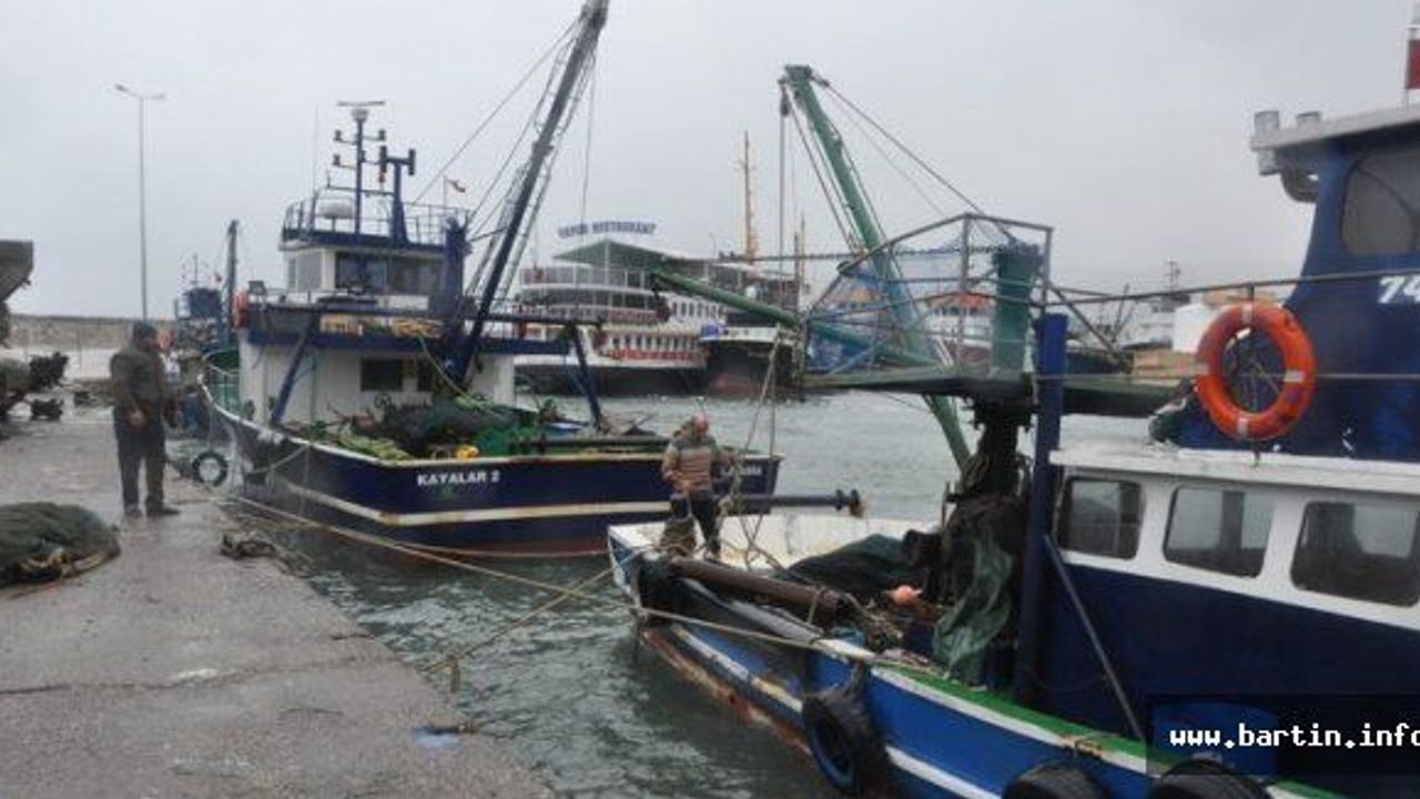 Amasra'da 2 Balıkçı Teknesi Karaya Oturdu