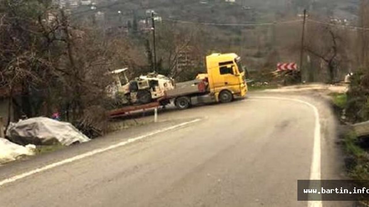 TIR yolda kaldı, yol ulaşıma kapandı
