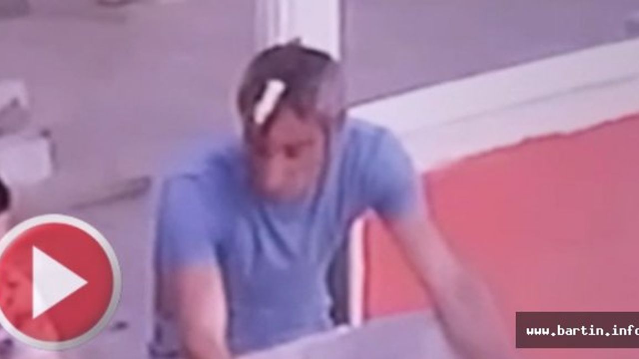 Çocuğa 'Gel Sana 50 TL Vereyim' Deyince Enselendi