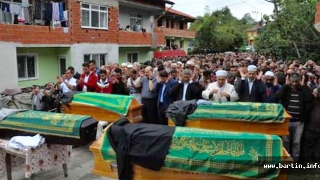 Baba, 2 Oğlu ve Damadı Gözyaşlarıyla Uğurlandı