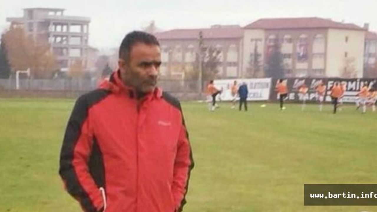 Tribünde Kalp Krizi Geçirip Hayatını Kaybetti