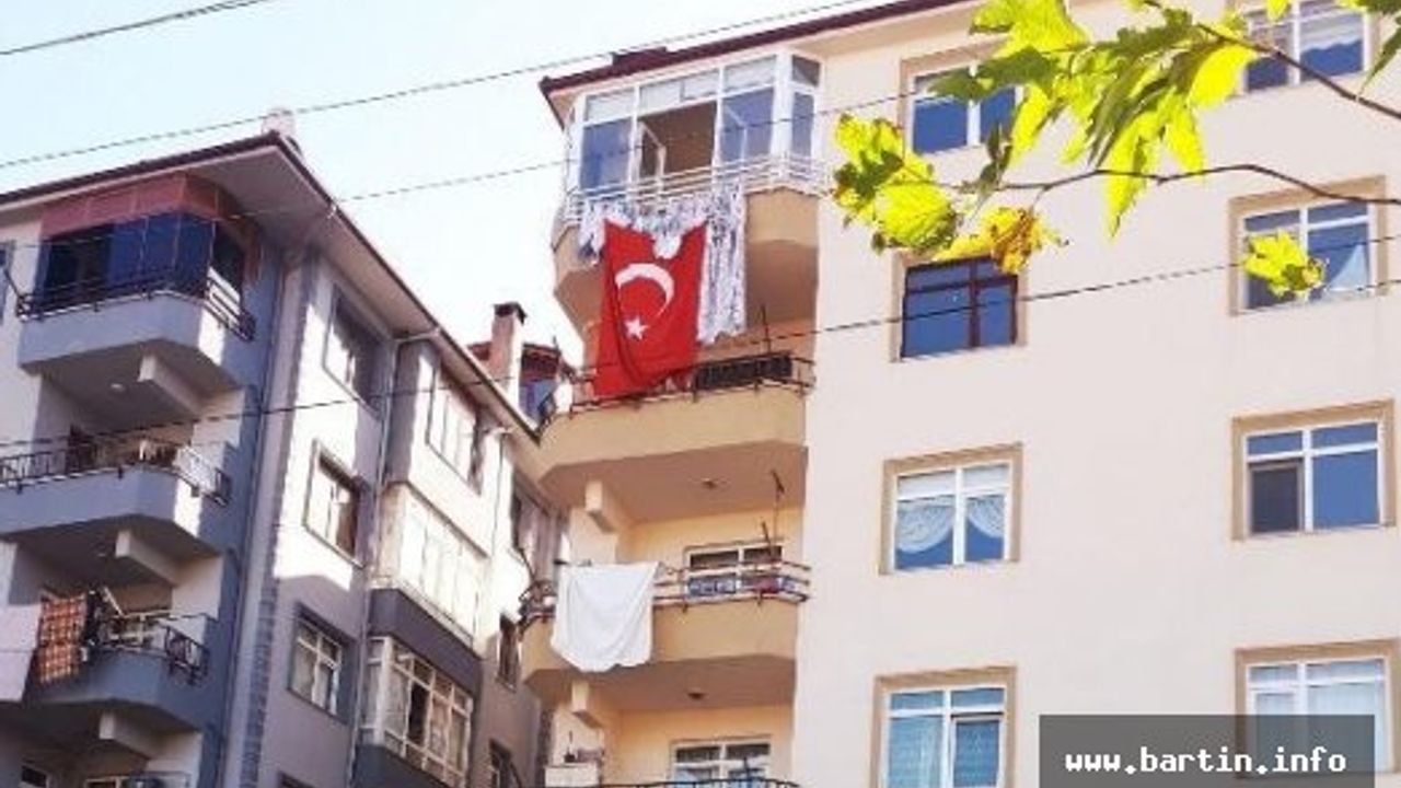 Genç Kız 5.Kattan Atlayarak Canına Kıydı