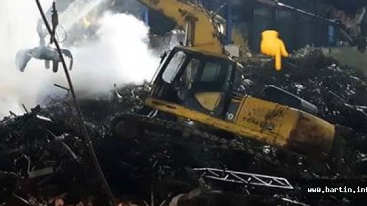 Operatörün Zor Anları: Paletlerin Parçalandı