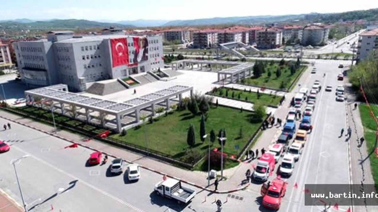 23 Nisan Araç Konvoyu İle Kutlandı