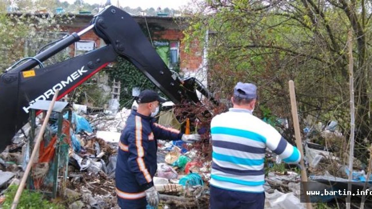 Bu Evden Tam 1 Kamyon Çöp Çıktı