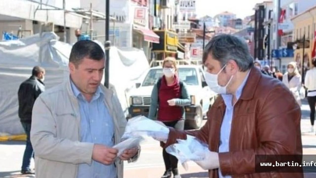 Vatandaşa Maske Desteği Devam Ediyor
