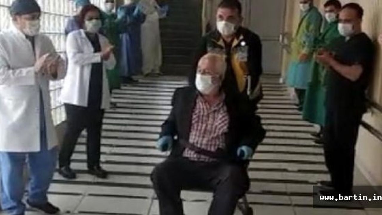 72 Yaşında Koronavirüsü Yenerek Alkışlarla Taburcu Oldu