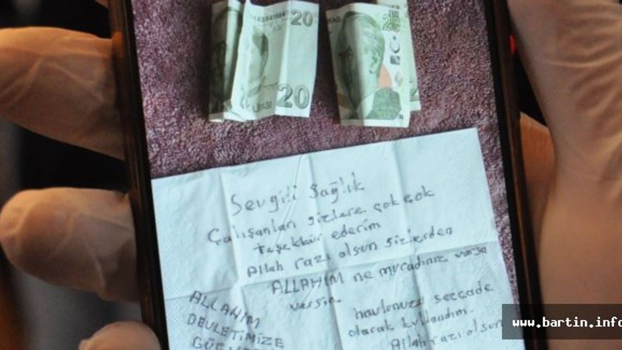 Seccade Olarak Kullandığı Havlunun Ücretini Bıraktı