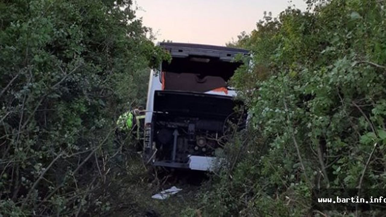 Bartın Otobüsü Yoldan Çıktı: 2 Yaralı