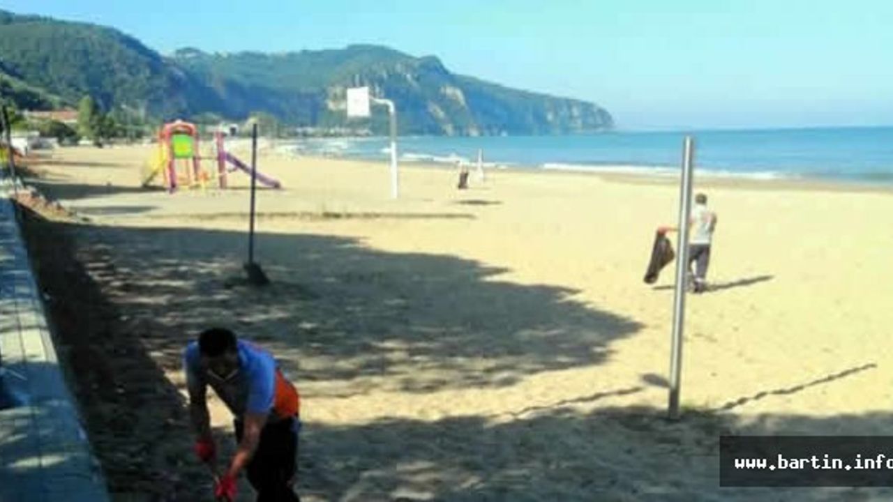Binlerce Turist Ağırlayan İnkum'da Temizlik Zamanı