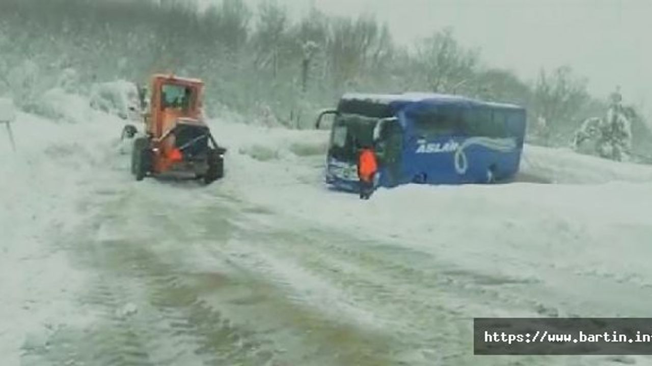4 Saat Mahsur Kalan Otobüs Kurtarıldı