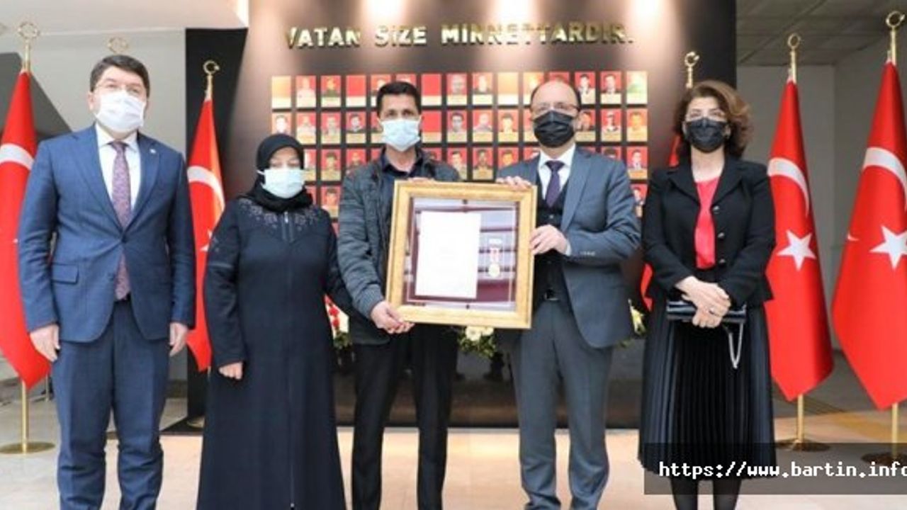 Şehit Uzman Çvş. Furkan Yılmaz’ın Ailesine Devlet Övünç Madalyası