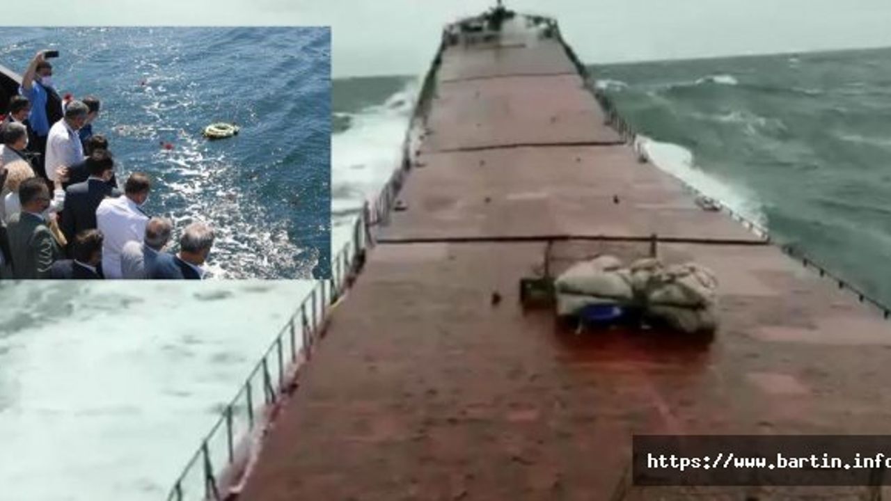 2'ye Bölünerek Batan Gemiye Çelenk Bırakıldı
