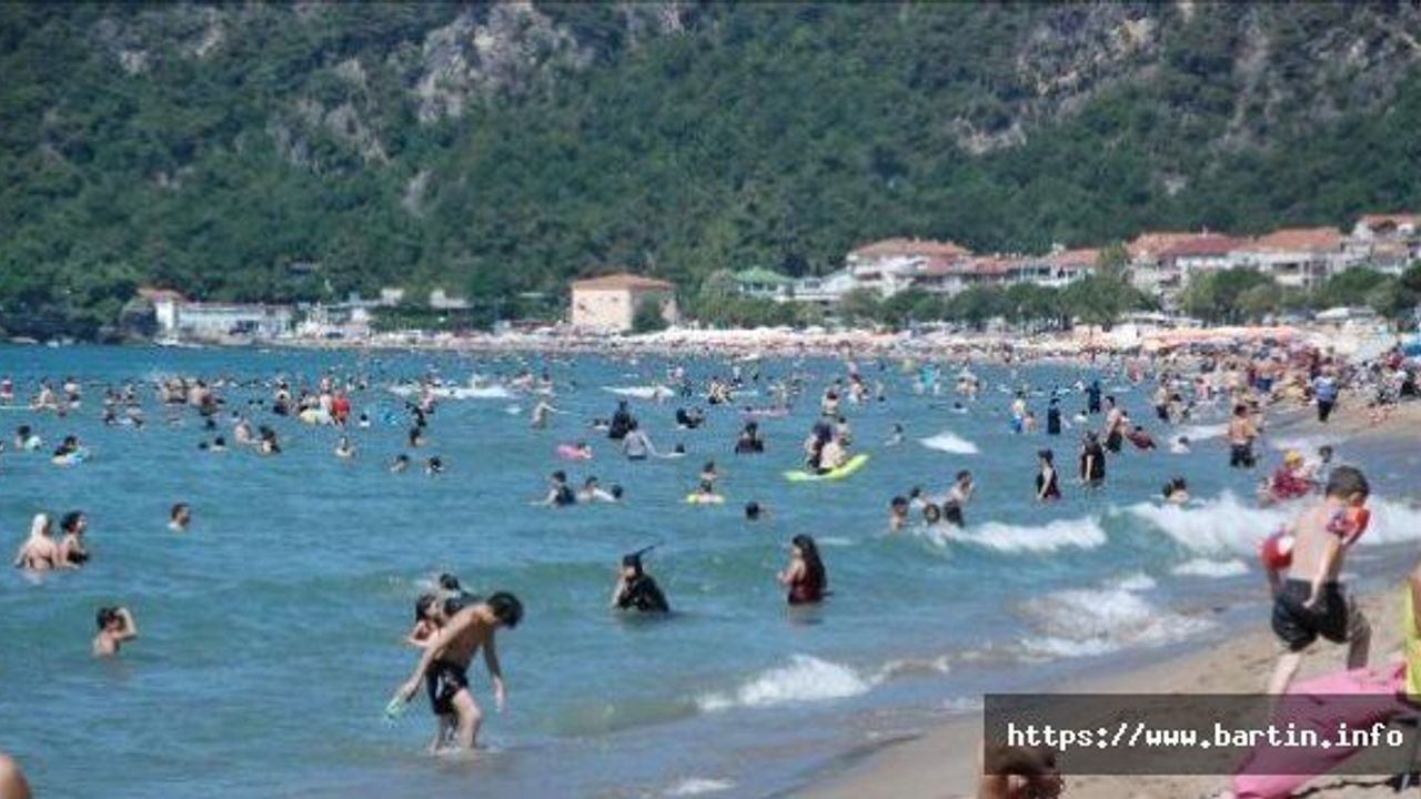 Sıcaklık 40 Derece, Şemsiye Açacak Yer Kalmadı