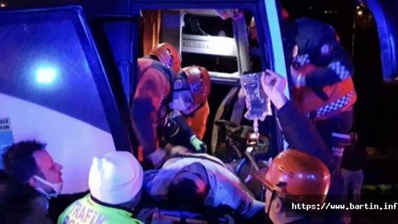 Bartın Otobüsü Kaza Yaptı: 20 Yaralı