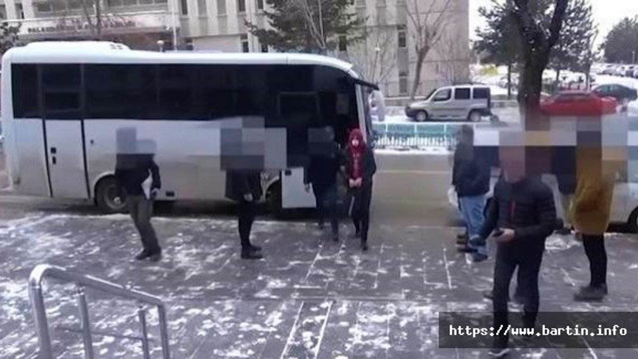 FETÖ Operasyonunda 16 Kişiden 3'ü Tutuklandı