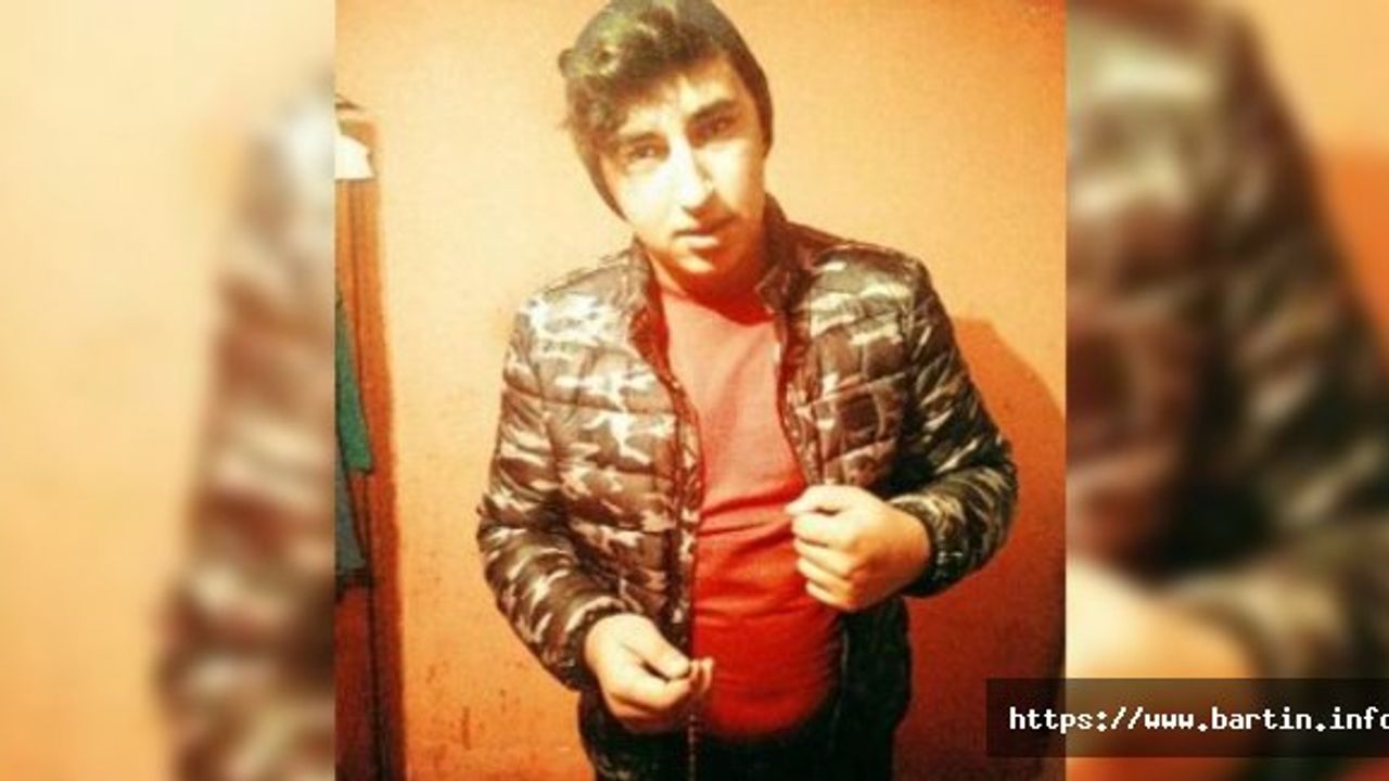Arkadaşını sokak ortasında bıçaklayarak öldürdü