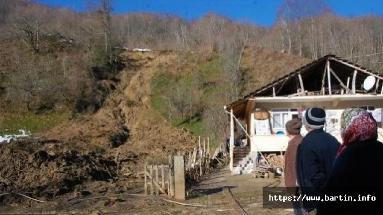Toprak Kayması Nedeniyle Bir Ev Tahliye Edildi