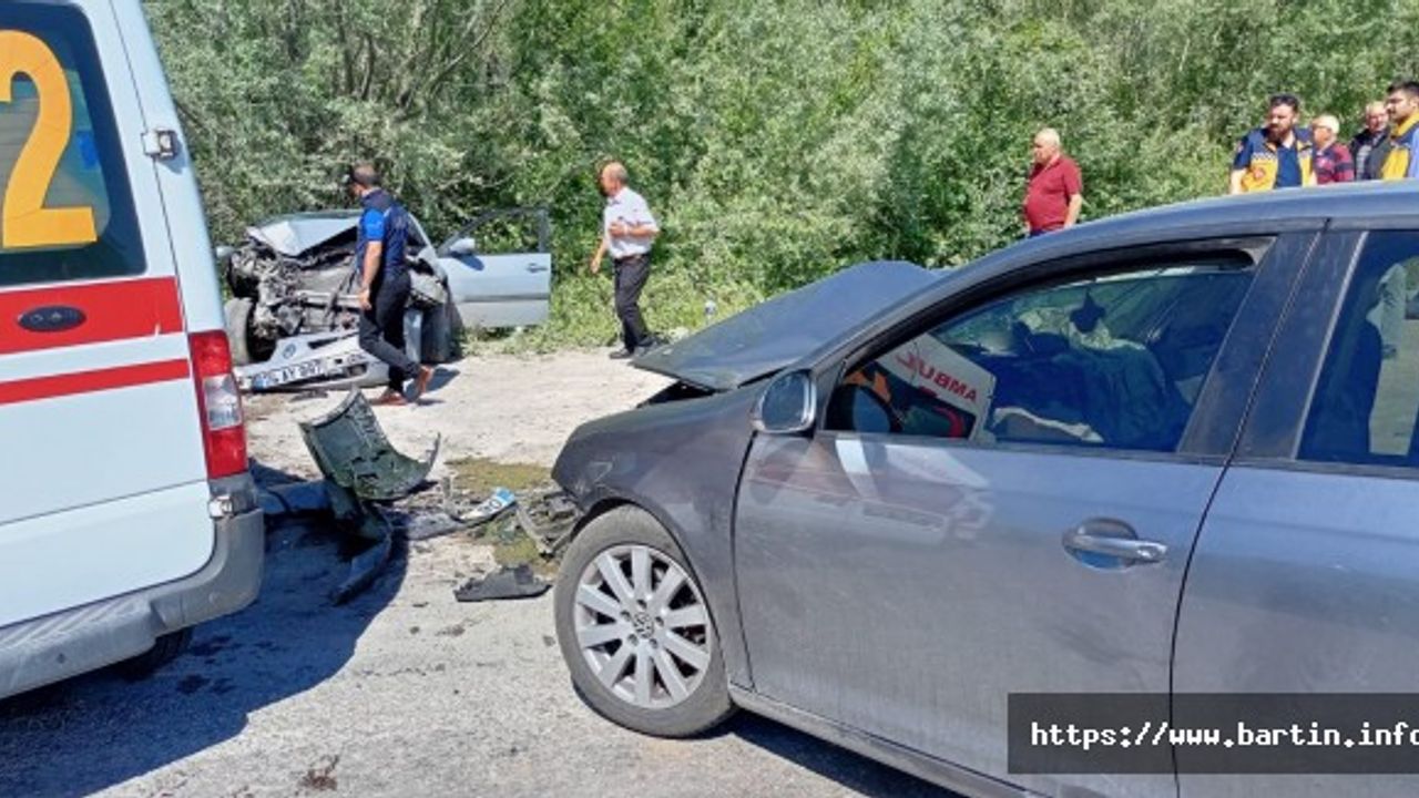 Kafa Kafaya Çarpıştılar: 1'i Çocuk 8 Yaralı