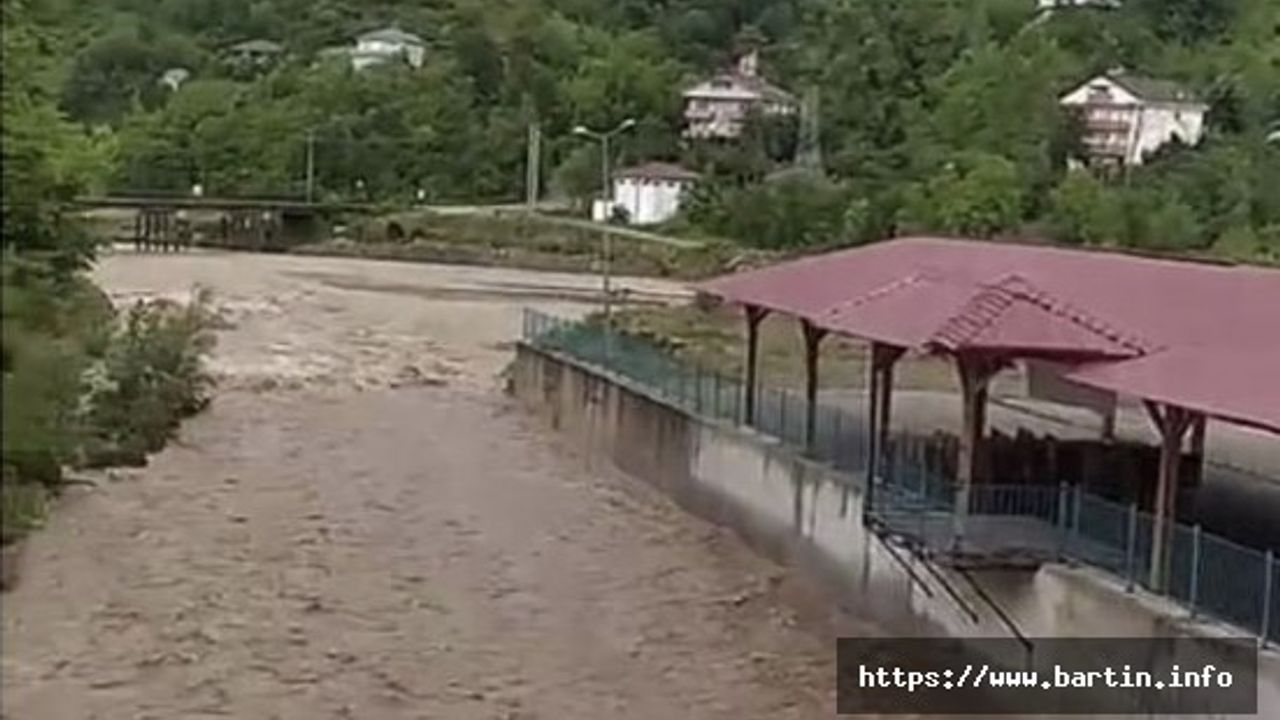 60 Ev ve İşyerini Su Bastı, Dalgıç ve Kurtarma Ekipleri Göreve Çağrıldı