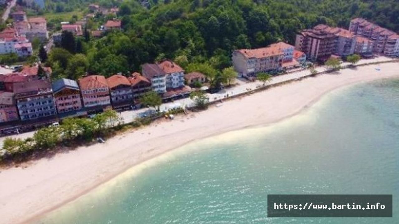 Çakraz'da Korkutan Görüntü: Denizin Rengi Değişti