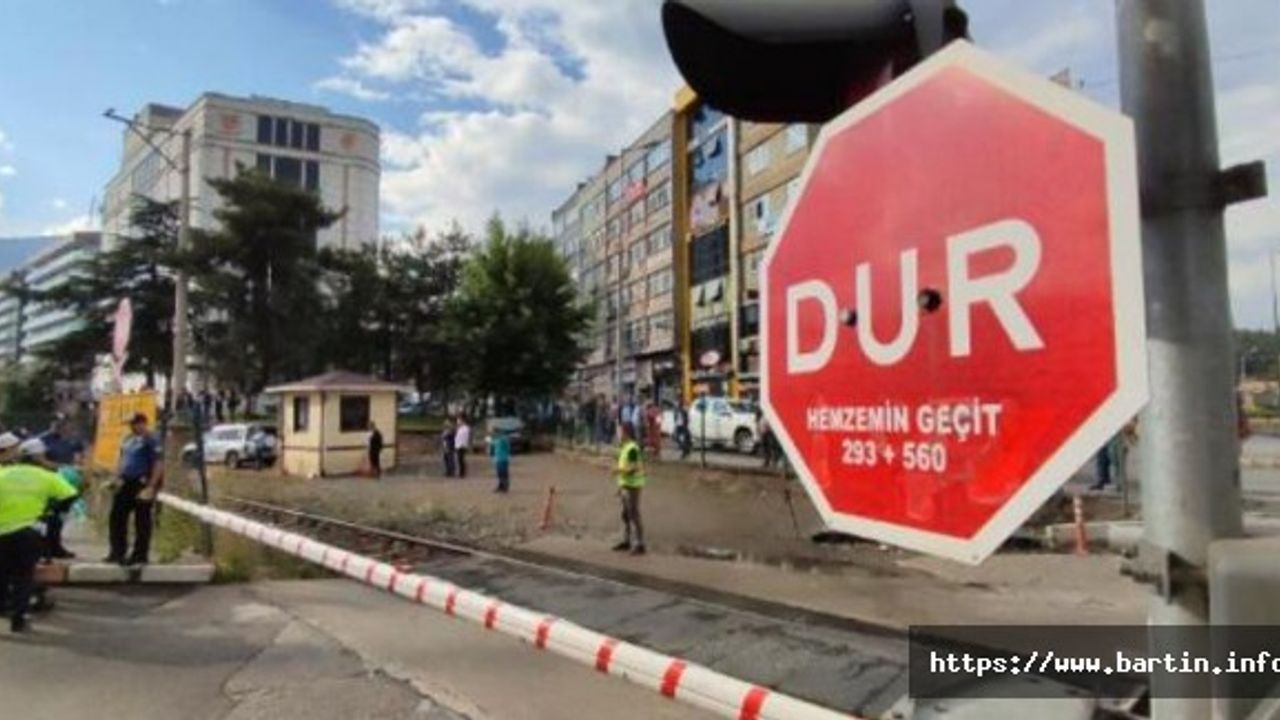 Kapalı Bariyeri Geçmek İsterken Canından Oldu