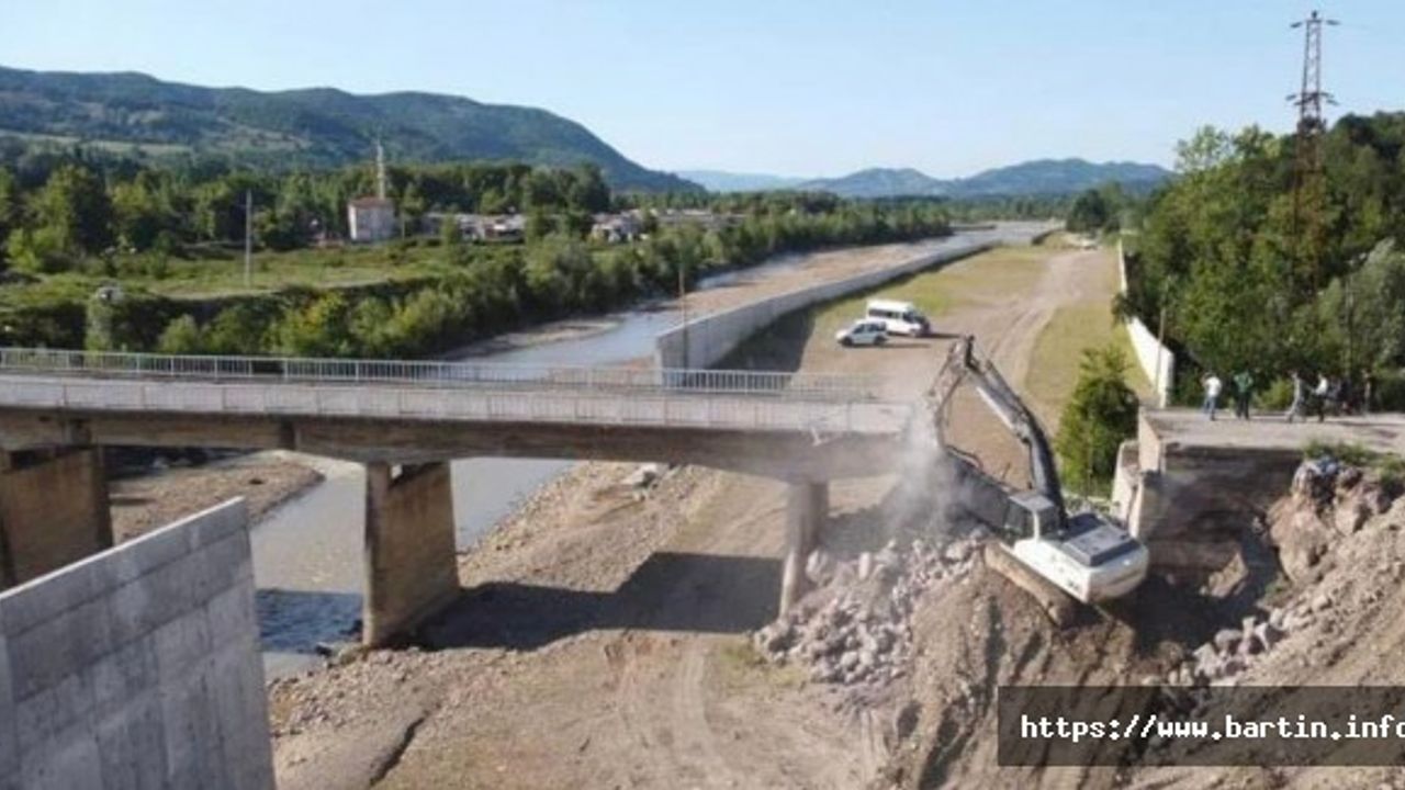 Selde Zarar Gören 60 Yıllık Köprü Yıkılıyor