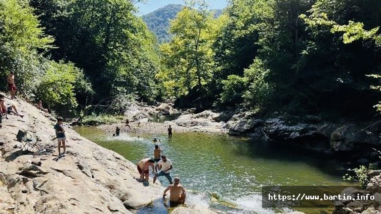 40 Derecede Serinlemek İçin Dereye Koştular