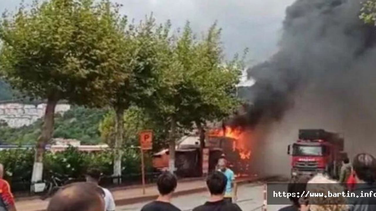Amasra'da 2 Kafe ve 3 Büfe Alevlere Teslim