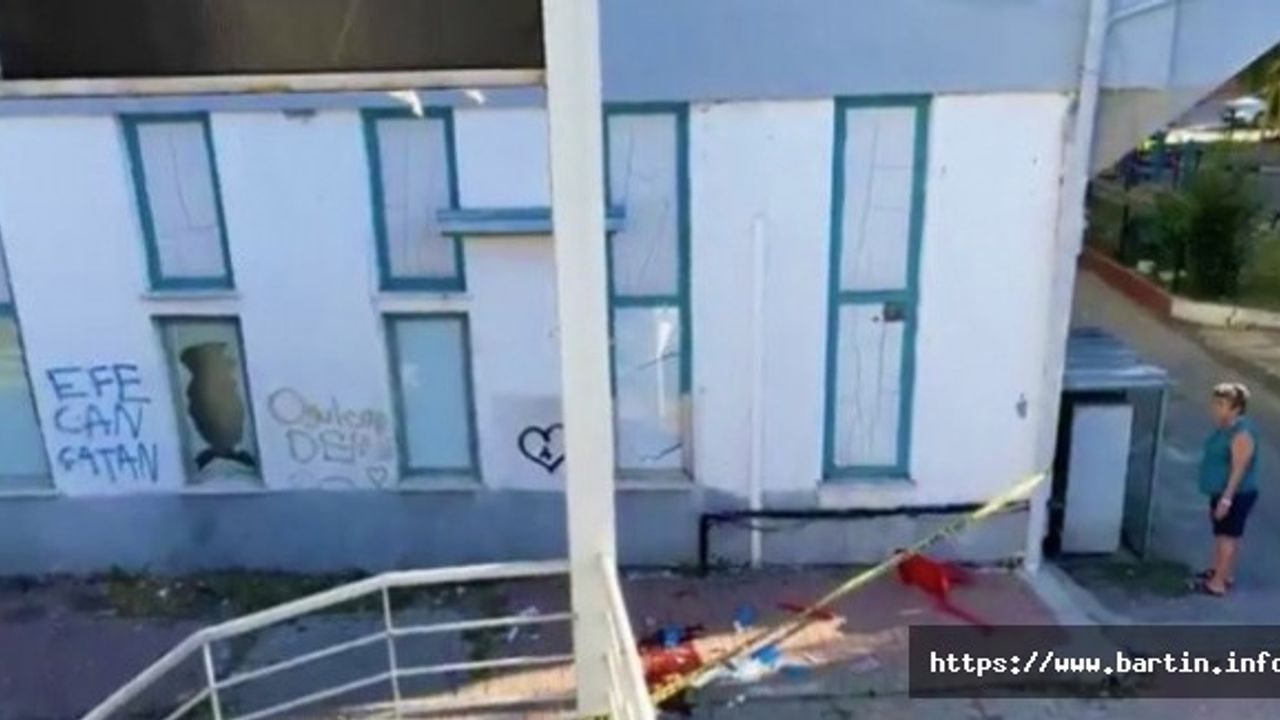Boşanma Aşamasındaki Eşini 10 Yerinden Bıçakladı