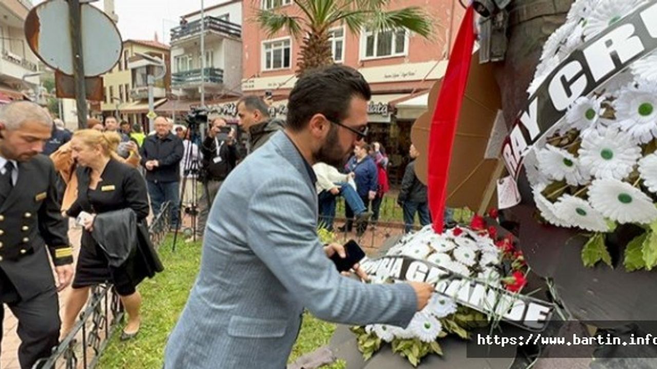 Rus Turistlerden Madenci Anıtına 41 Karanfil