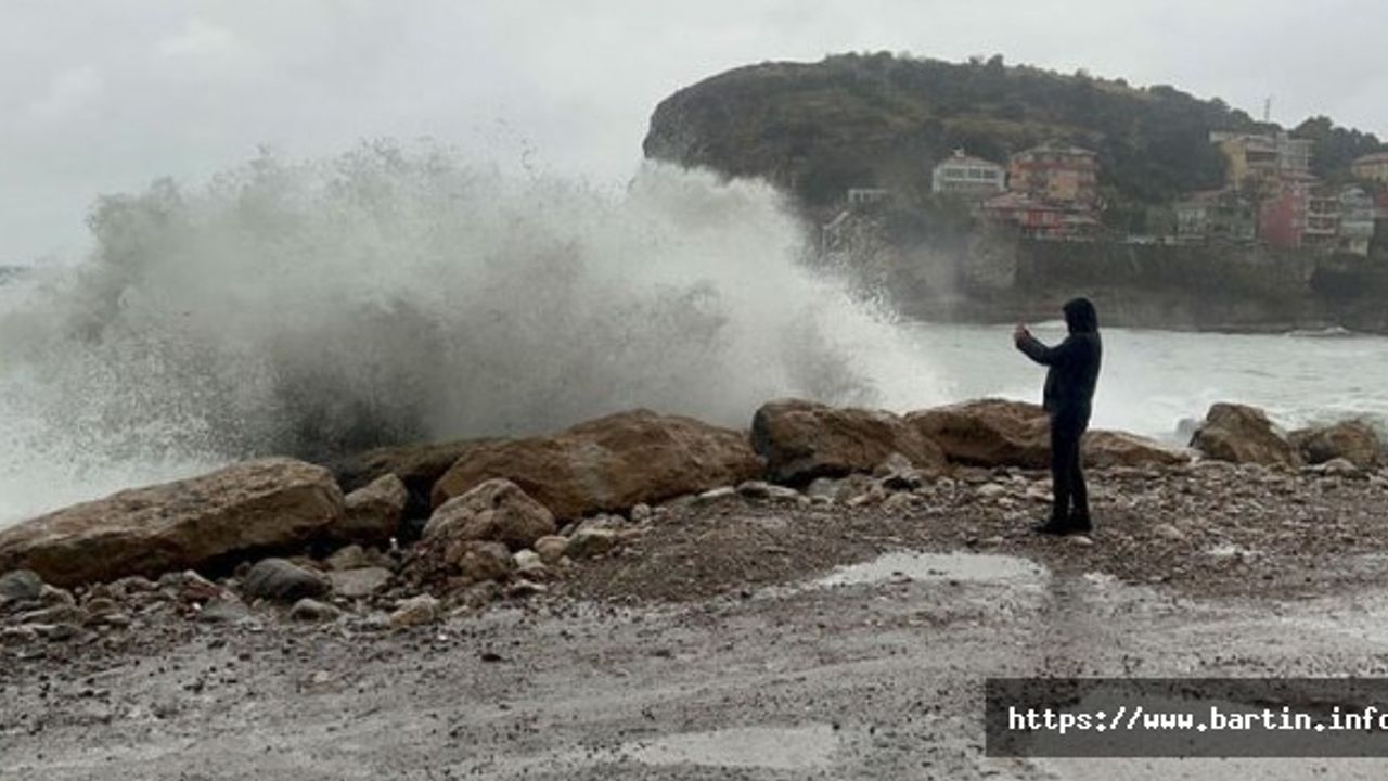 Amasra'da Dalgaların Boyu 4 metreyi Aştı