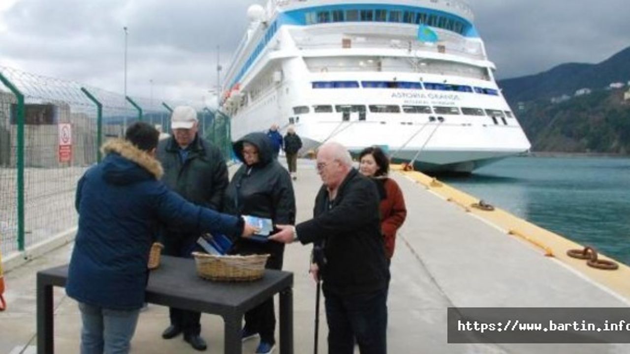  270 Rus Turist Amasra'ya Geldi