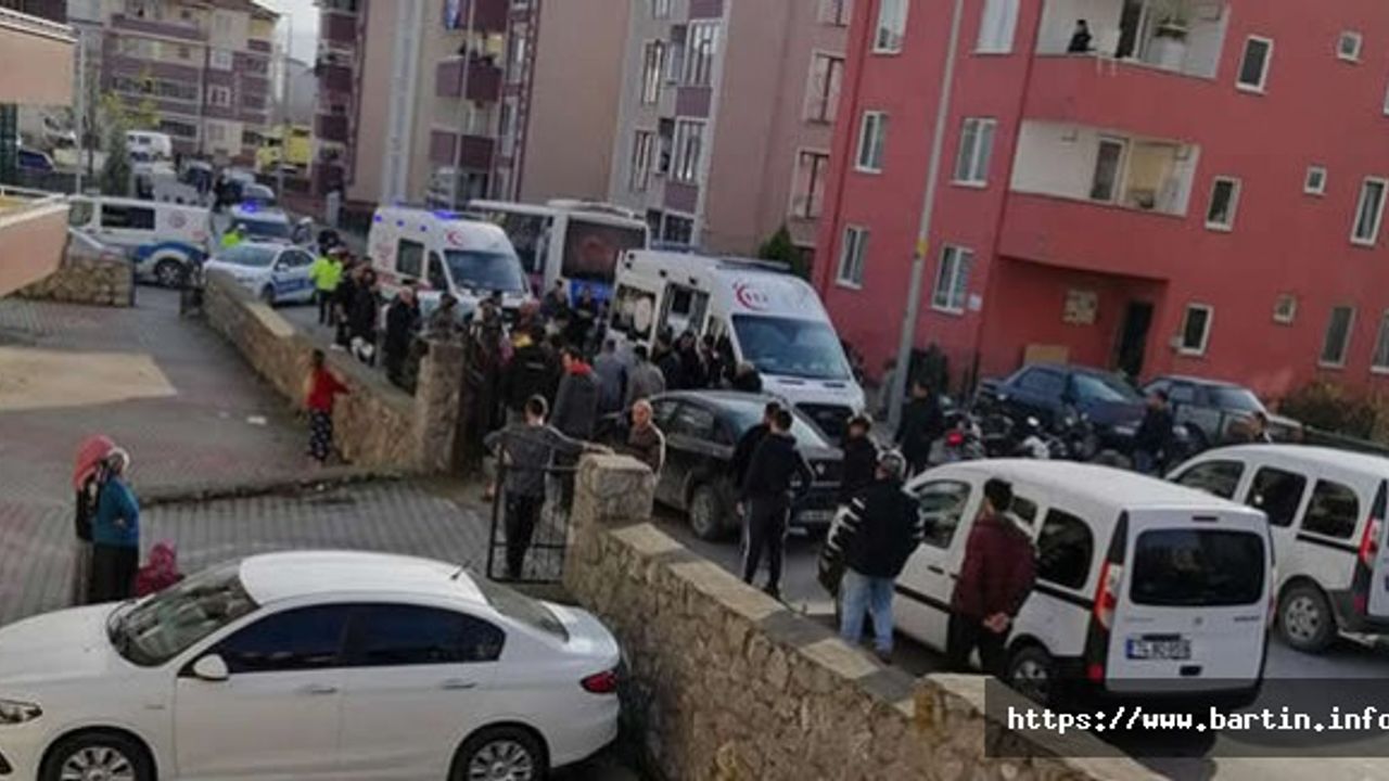 Çocuğunu Görmeye Gelen Damadını Bıçakladı
