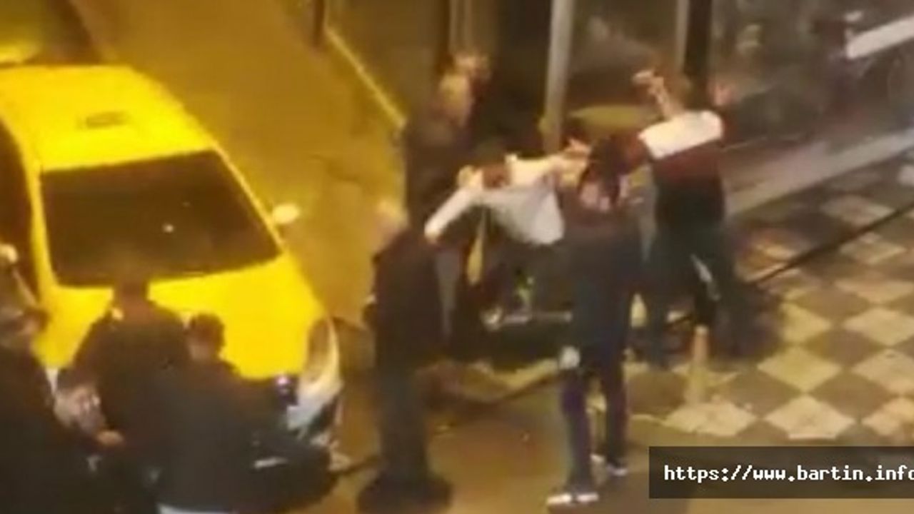 Sokak Ortasında Tekme - Tokat Kavga: 1 yaralı