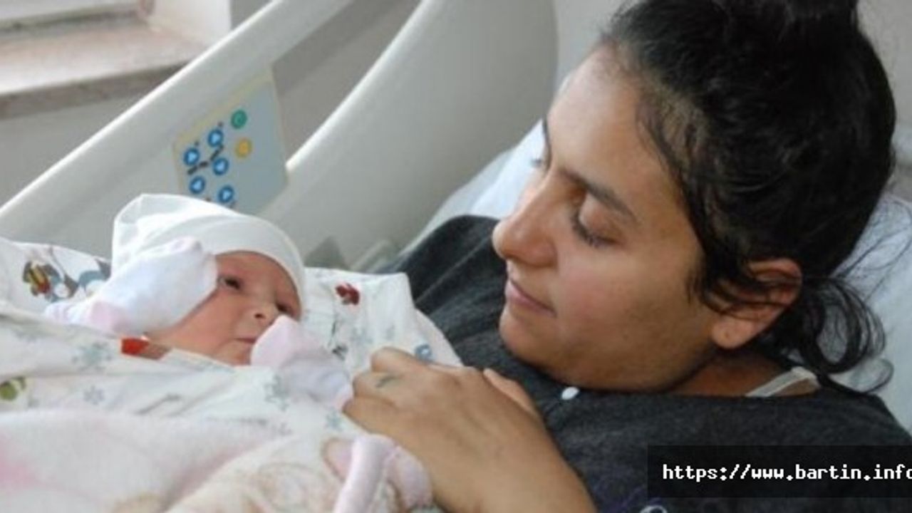 Depremzede Hataylı Ailenin Bebeği Bartın'da Doğdu