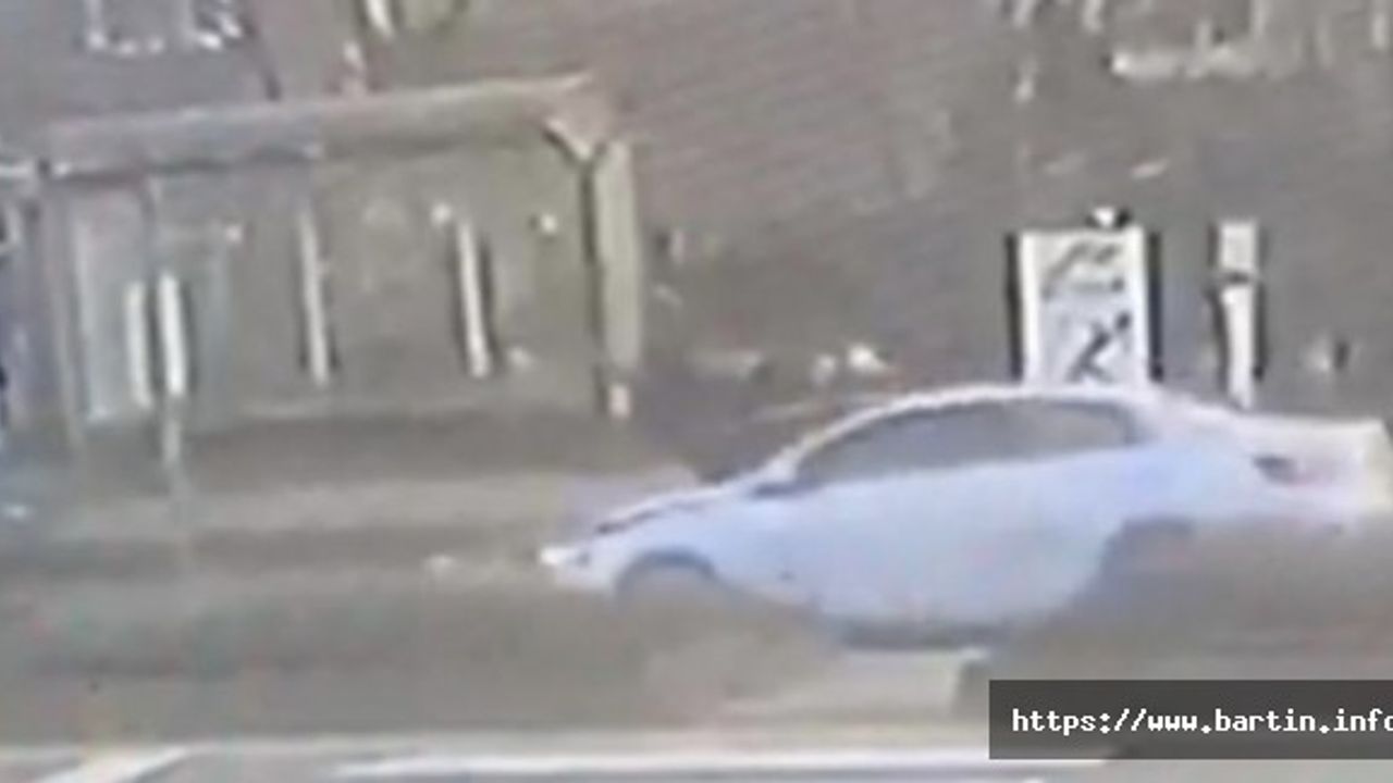 Otomobilin Çarptığı Yaşlı Kadın 100 Metre Sürüklendi