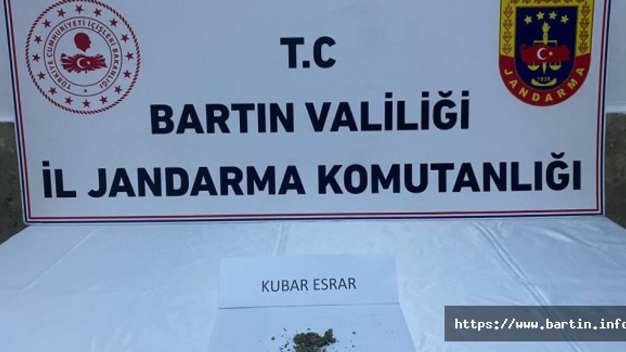 Şüpheli 3 şahsın üzerinden uyuşturucu çıktı