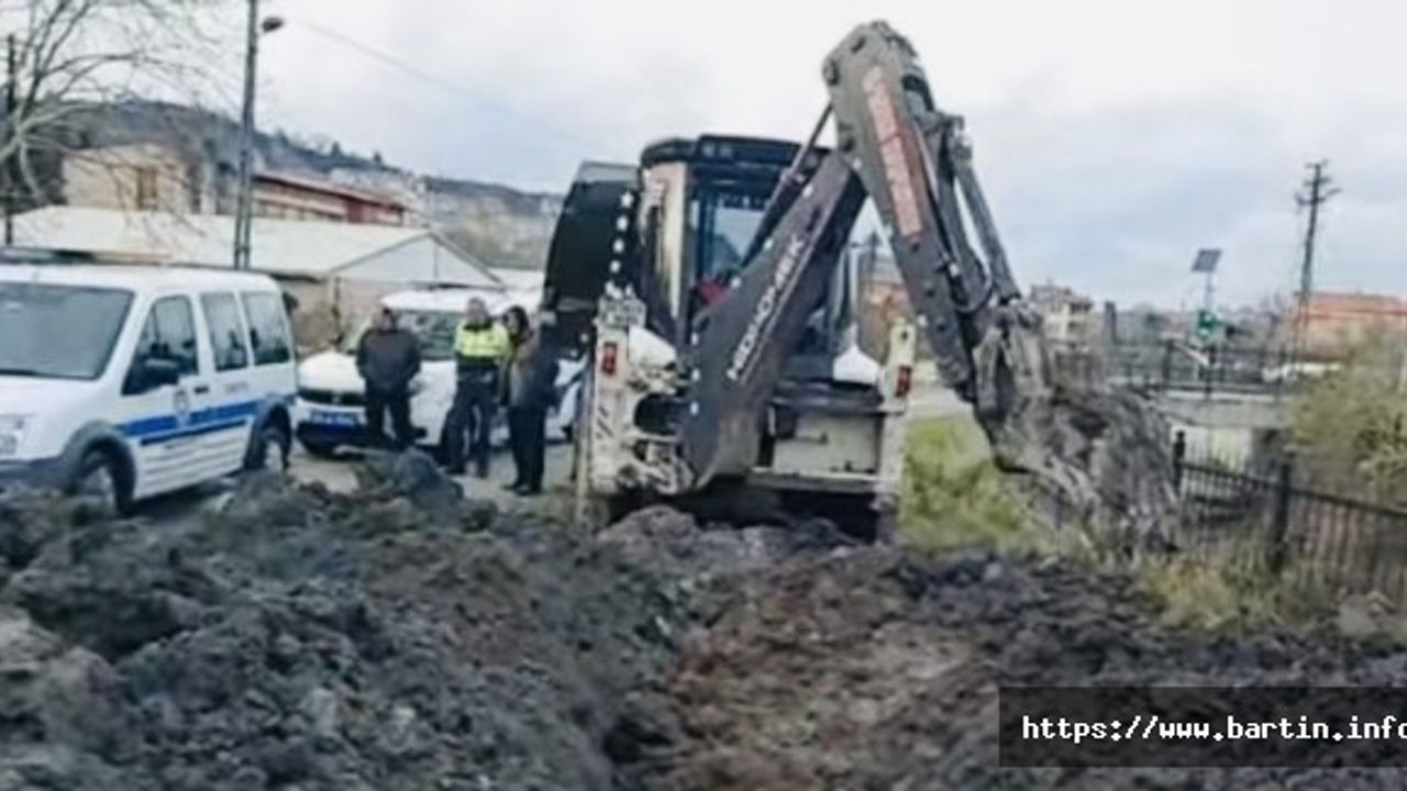 İş Makinasıyla Kaçak Kazı Yaparken Suçüstü Yakalandılar