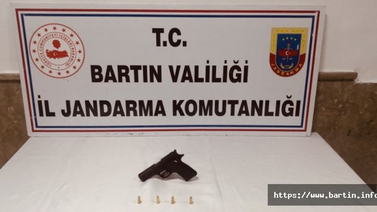 Şüpheli şahısın üzerinden ruhsatsız tabanca çıktı