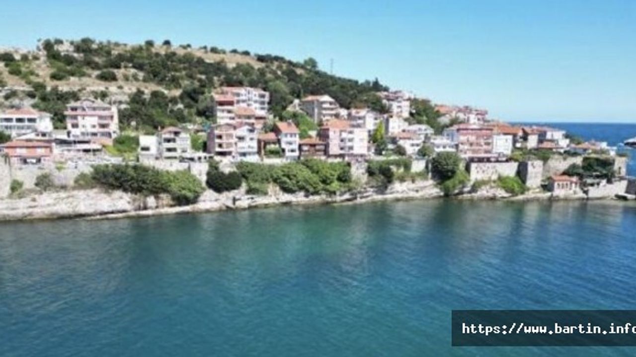 Amasra Kalesi’ni Saran Ağaçlar Temizleniyor